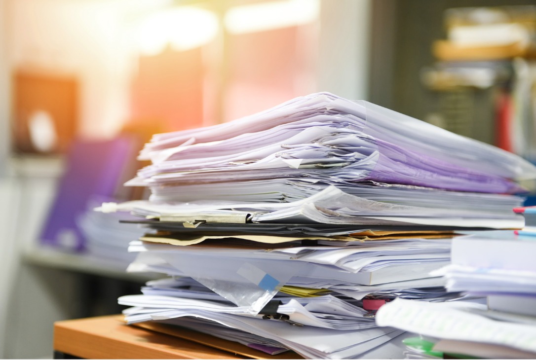 What papers should I keep after my parents die? Practical guide: piles of papers